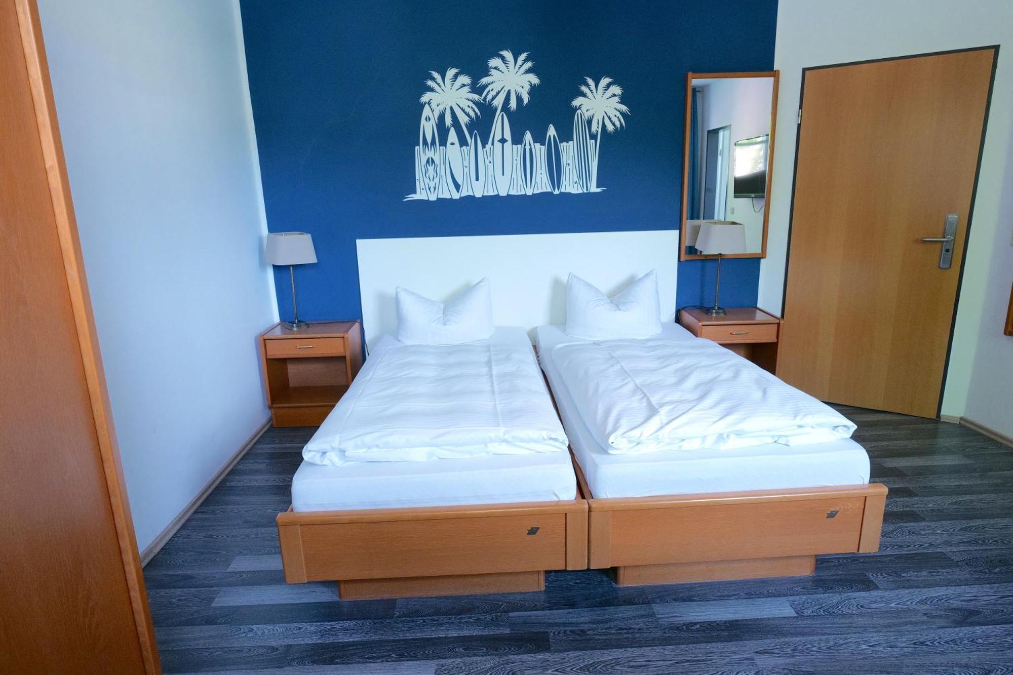 Hotel & Restaurant Am Bodden 普特布斯 外观 照片